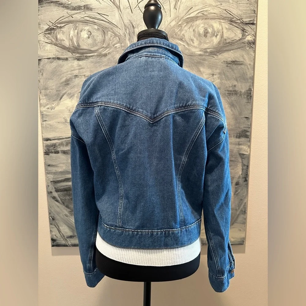 Vintage-Style Wrangler Cropped Denim Jacket size Large but also fits Medium - Picture 3 of 8